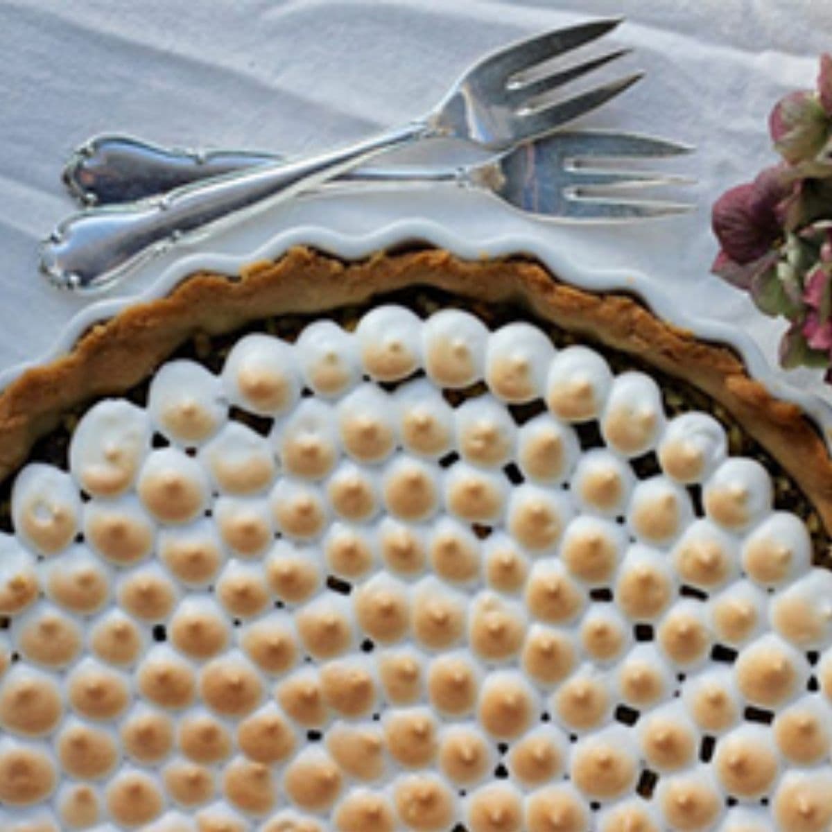 Chokoladetærte med marengs og valnødder | FOF Aarhus