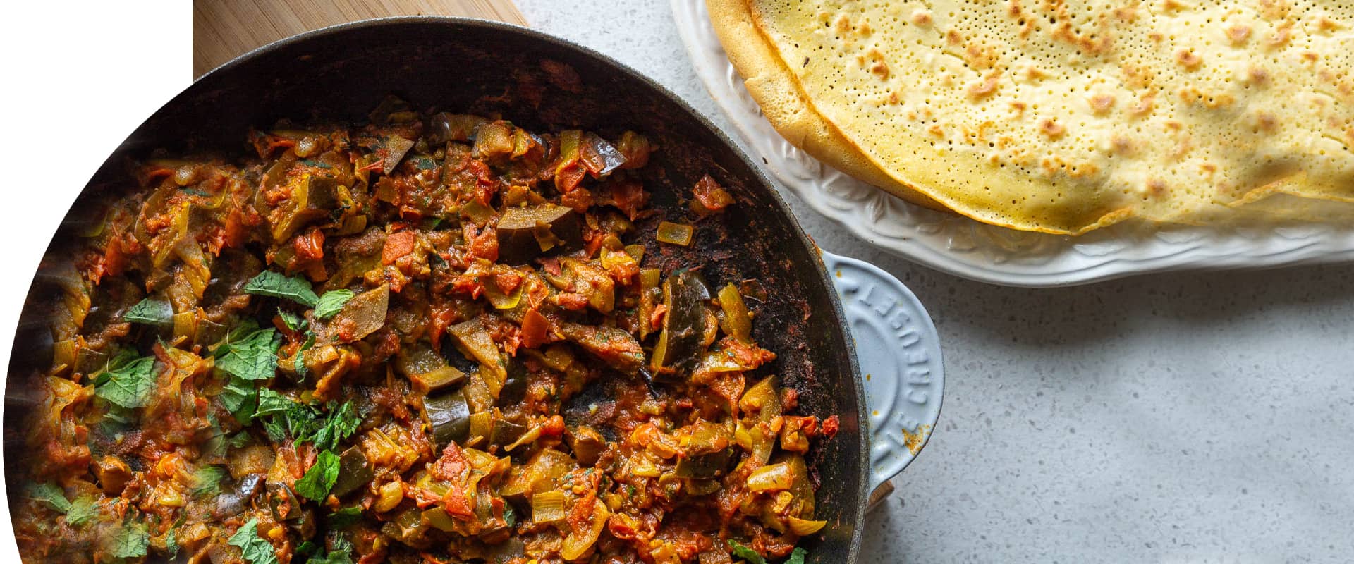 Persisk aubergineret med krydderier, pandekager og spinatdip | FOF Aarhus