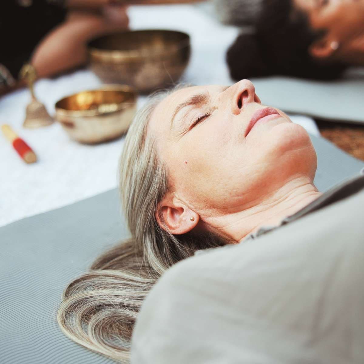 Kvinde til et lydbad