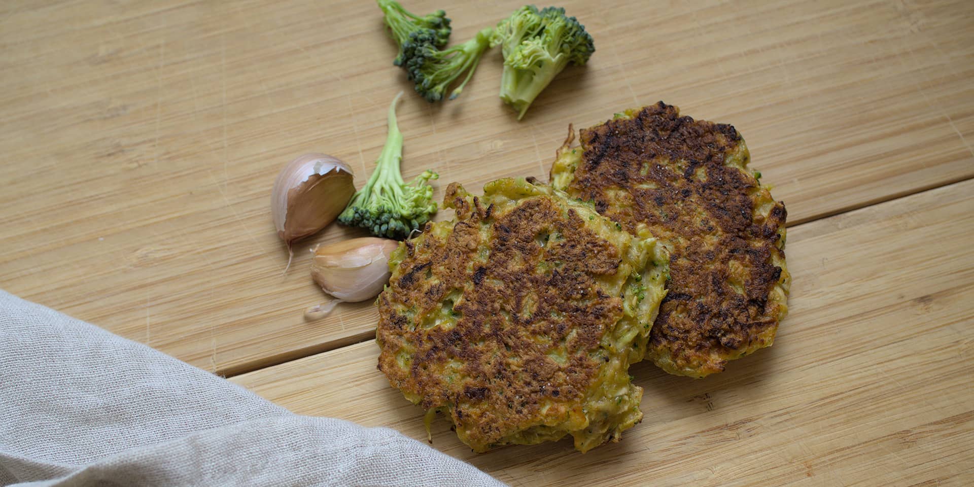 Broccolistok hashbrowns | Sprøde og nemme grøntsagsfrikadeller | FOF Aarhus