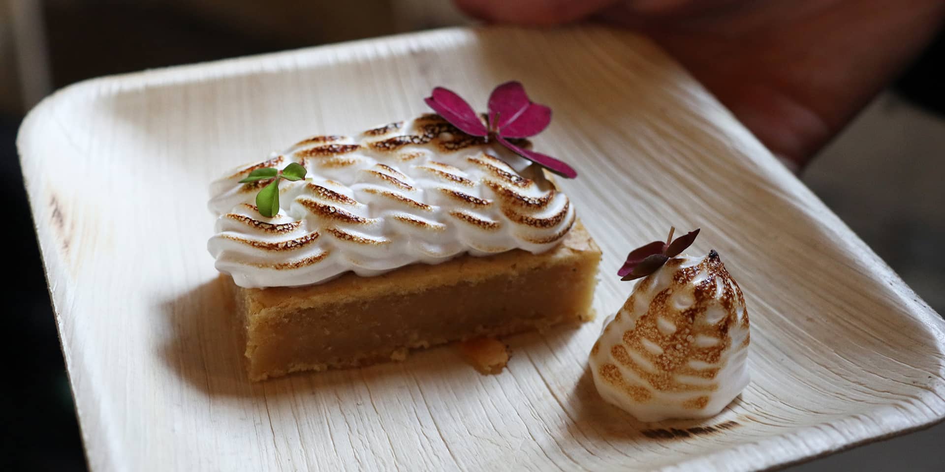 Kikærtekage med brændt marengs – bæredygtig og lækker opskrift | FOF Aarhus