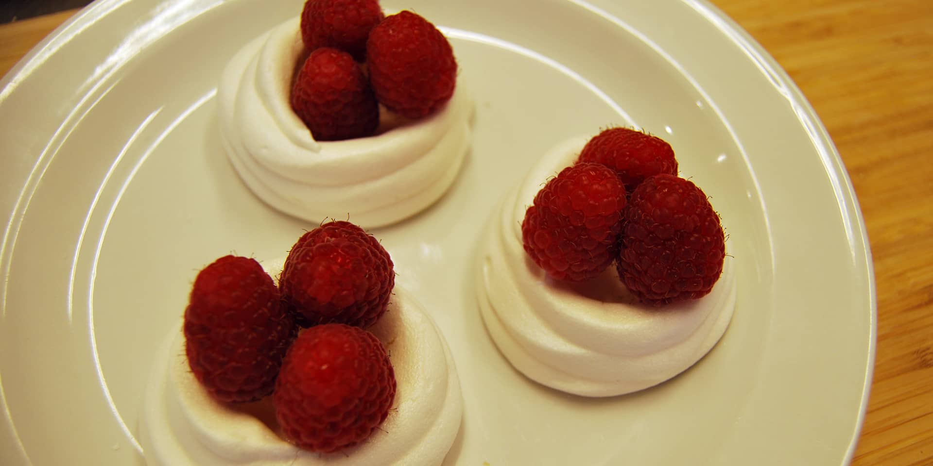 Vegansk marengs med kikærtevand – nem og luftig opskrift | FOF Aarhus