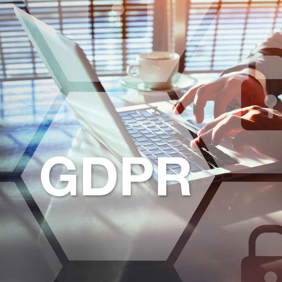 GDPR - hænder skriver på computer