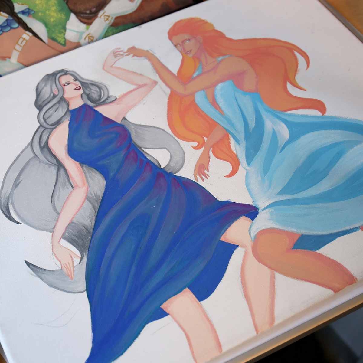 Tegning af kvinder i blå kjoler