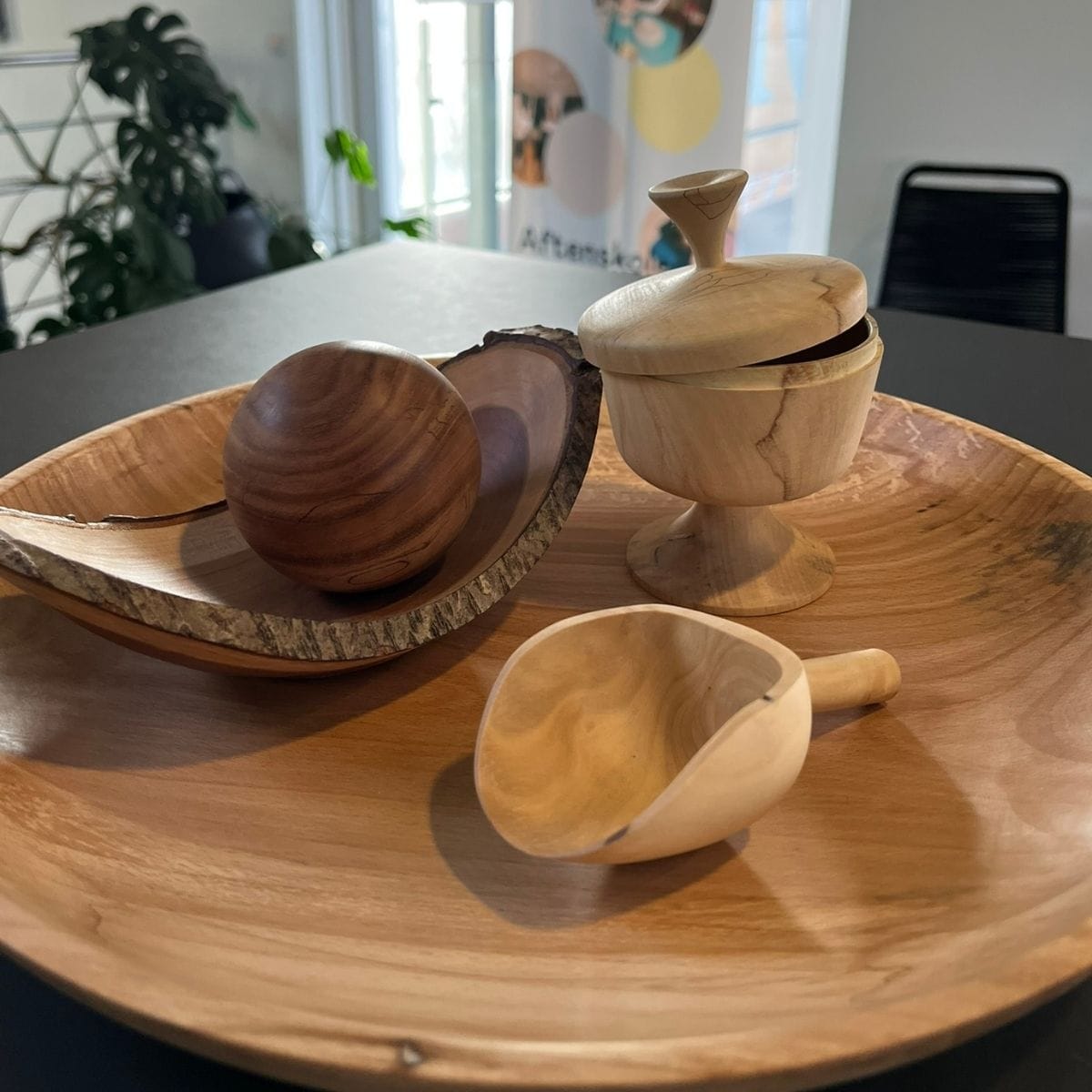 Forskellige drejede træprodukter