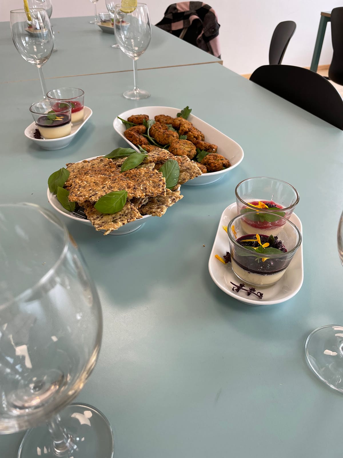 Forskellige retter på madkursus for børn hos FOF København og Nordsjælland