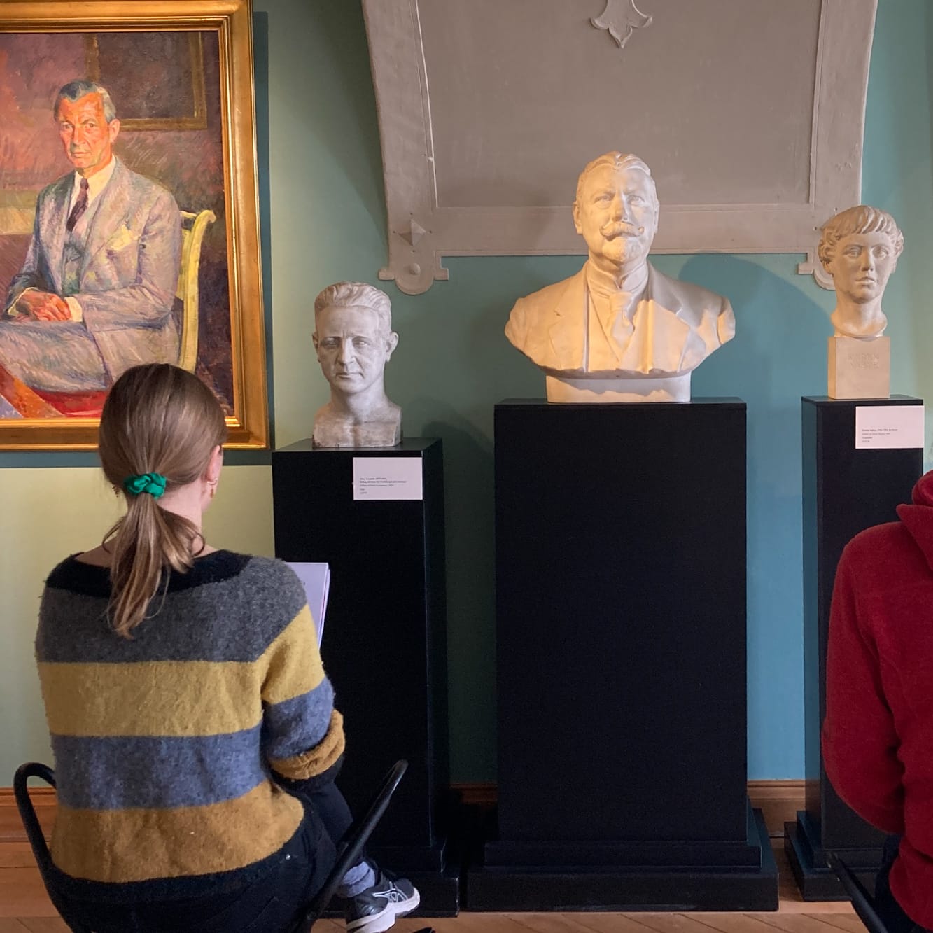 Deltager på kursus i portrættegning