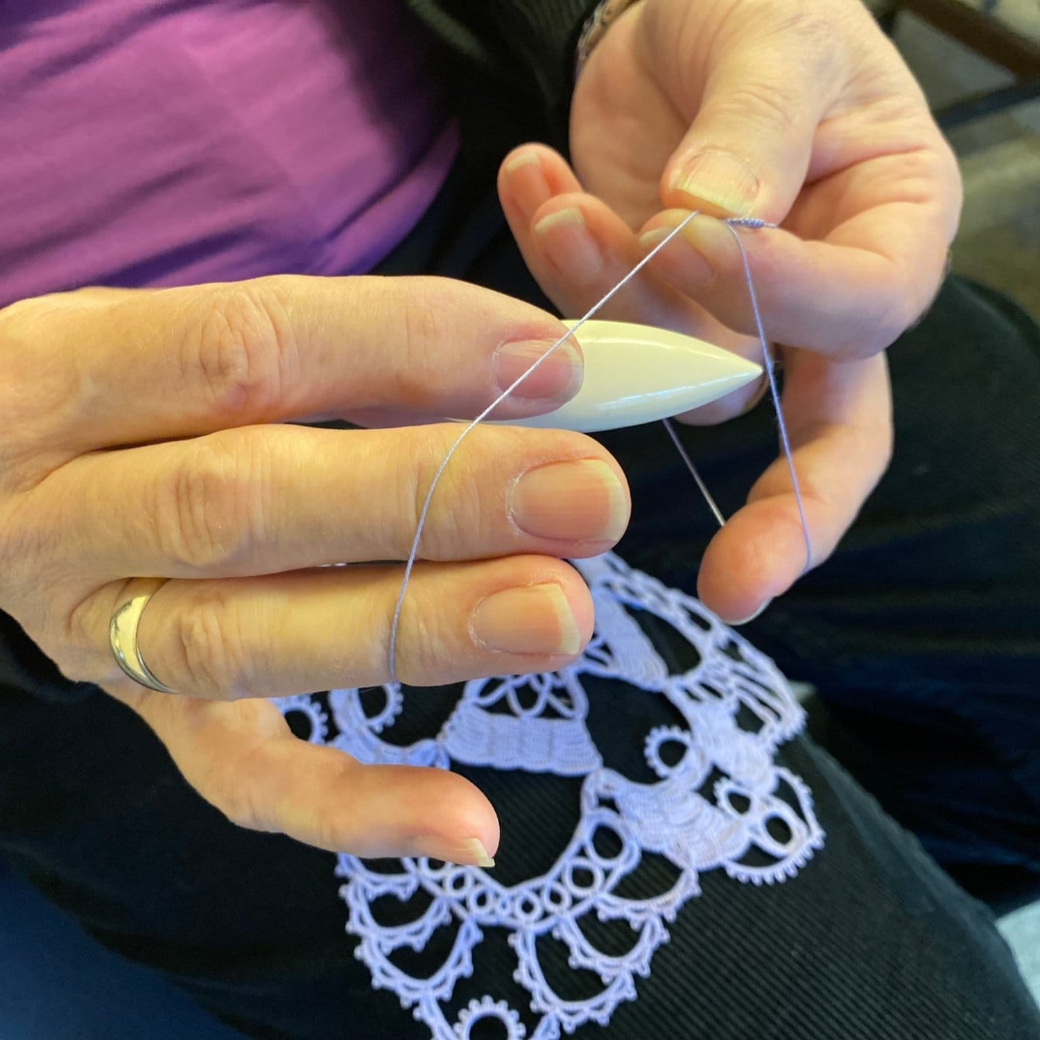 Kursist der orkerer med lyseblå/lille tråd