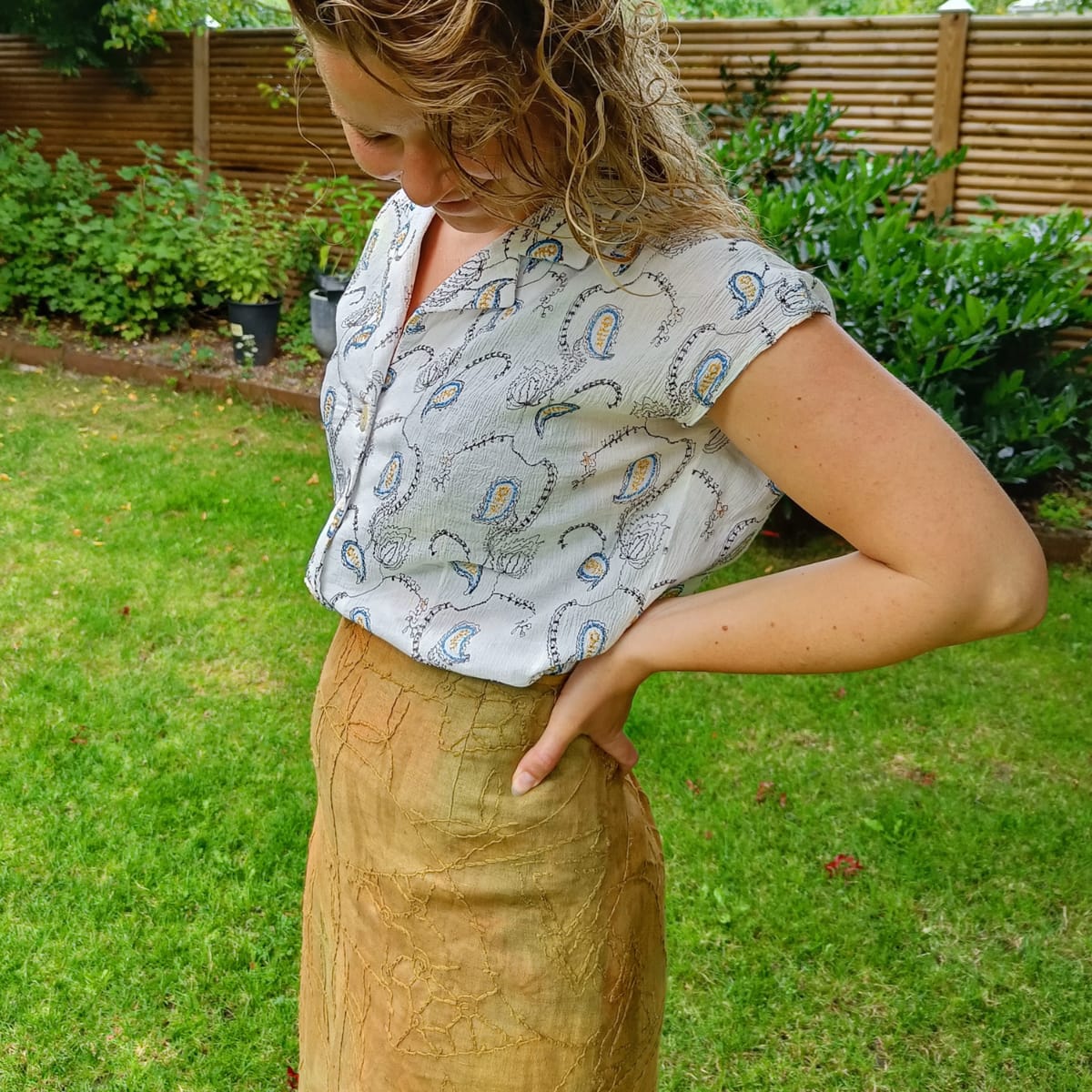 Skjorte syet på syværksted hos FOF København og Nordsjælland