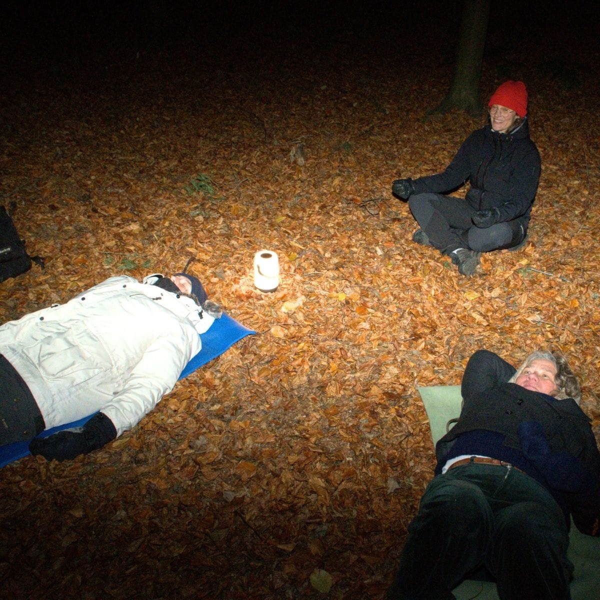 Gitte Grand Bang og kursister til skovbad.