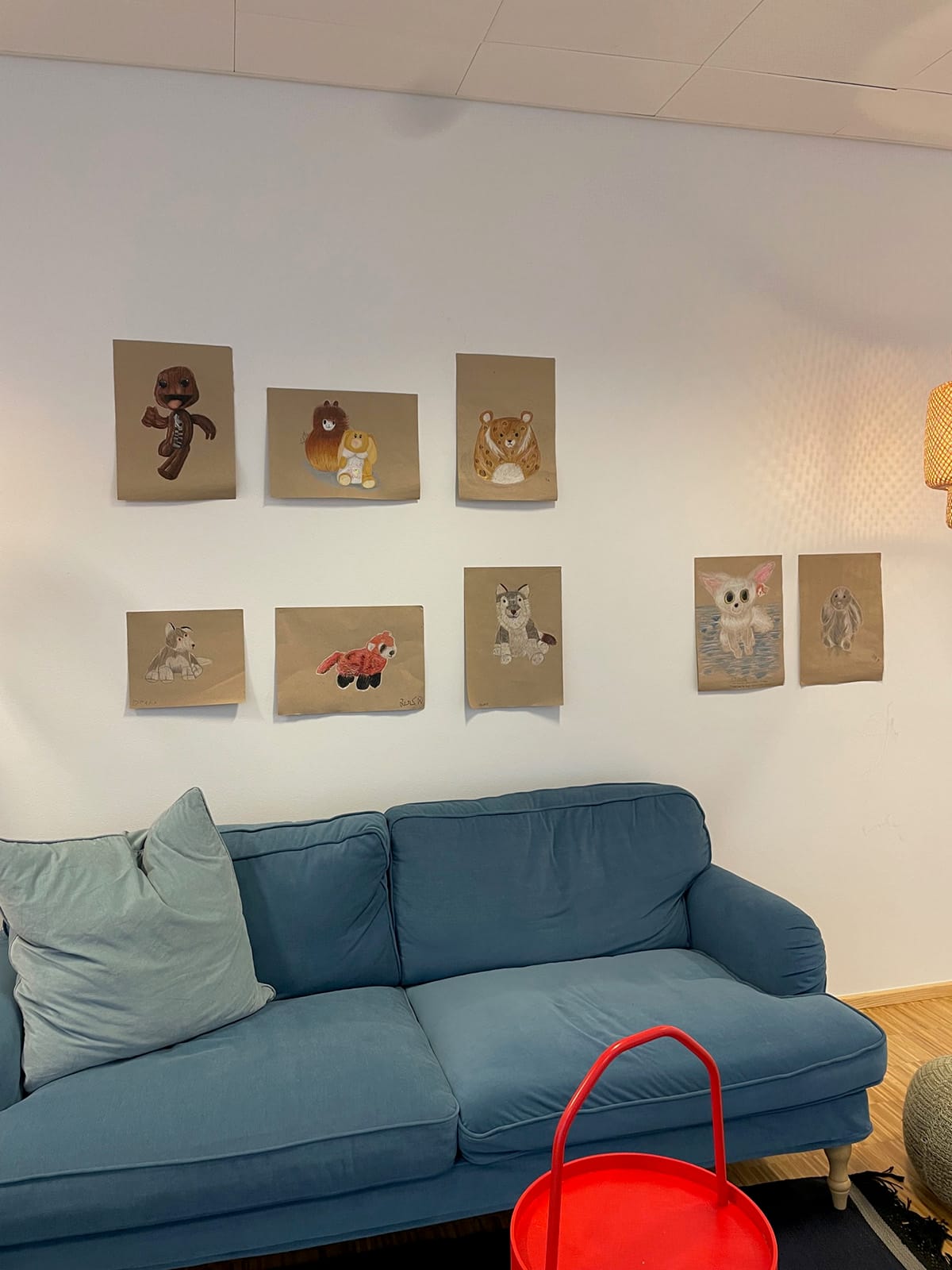 Tegninger på tegnekursus for børn i sommerferien 