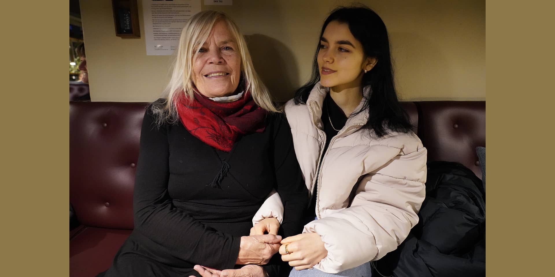 Oldemor og oldebarn, der går til sprogkursus i fof aftenskolen aarhus